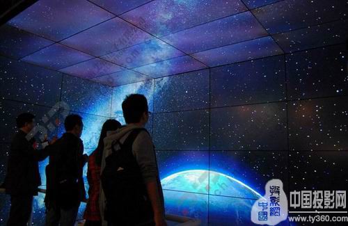 深圳帝艾帝電子60寸超窄邊商用大屏華麗出場