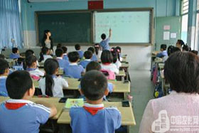 教學課程精彩紛呈 艾博德白板深受好評