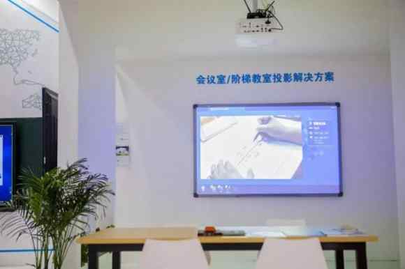 �ǻ�У�@����������Ϣ���̌W(xu��) Vivitek(��Ӎ)�Wҫ2018�ߵȽ������[��