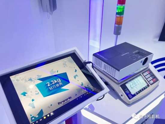 �����̽��L��ͶӰ�C��Q������