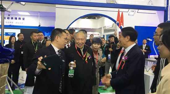 ����ȺӢ����Ӣ�۳ǣ��Jȡ�������ǻ�У�@�L������Ϣ��2.0�A�£�