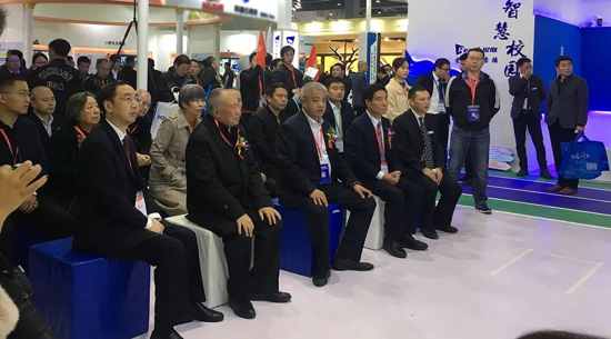 ����ȺӢ����Ӣ�۳ǣ��Jȡ�������ǻ�У�@�L������Ϣ��2.0�A�£�