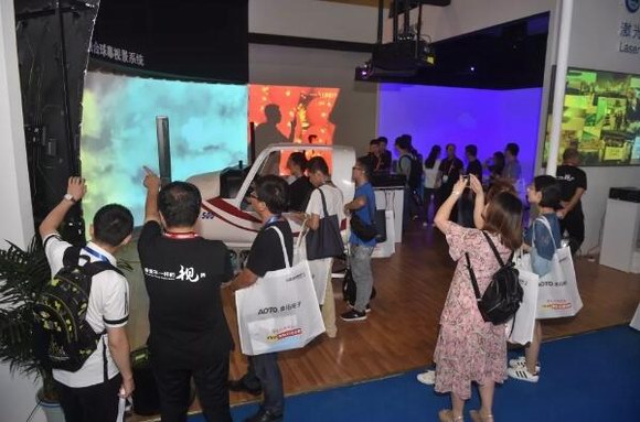 ��Ʒ�R�R�R���ɶ�InfoComm Chinaչ�� ���F���H���w�δ���ļ��g���£�