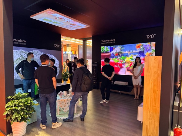 ���ǔyThe Premiereϵ�м����ҕ�ȿ͏dӰԺ��Q������ȫ��λ�����V�����չ