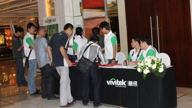 ����ĥһ�����T����֮������Vivitek��Ӎ2012ȫϵ�a(ch��n)Ʒ�l(f��)���(hu��)�ھ�¡���e�ЈD�p