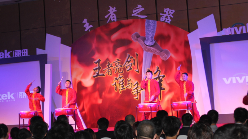 ����ĥһ�����T����֮������Vivitek��Ӎ2012ȫϵ�a(ch��n)Ʒ�l(f��)���(hu��)�ھ�¡���e�ЈD�p